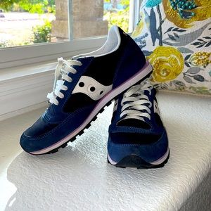 Women’s Saucony Jazz Low Pro tennis shoes, Size 8, navy